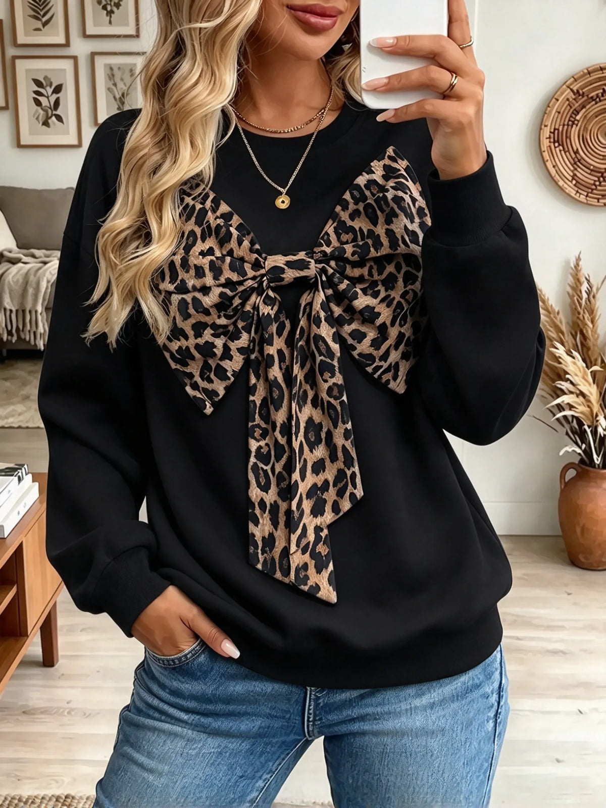 Women's Leopard Bow Embellished Crewneck Sweatshirt